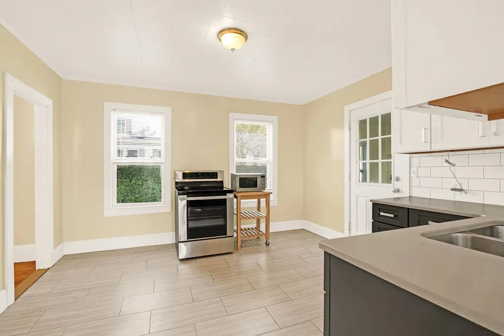30 South Street Rollinsford NH 03869