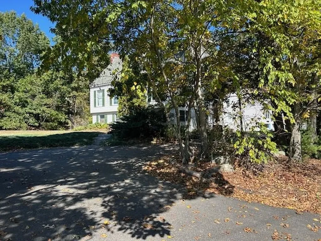 129 Route 125 Highway Kingston NH 03848