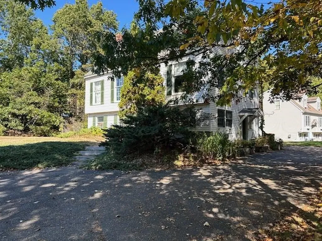 129 Route 125 Highway Kingston NH 03848