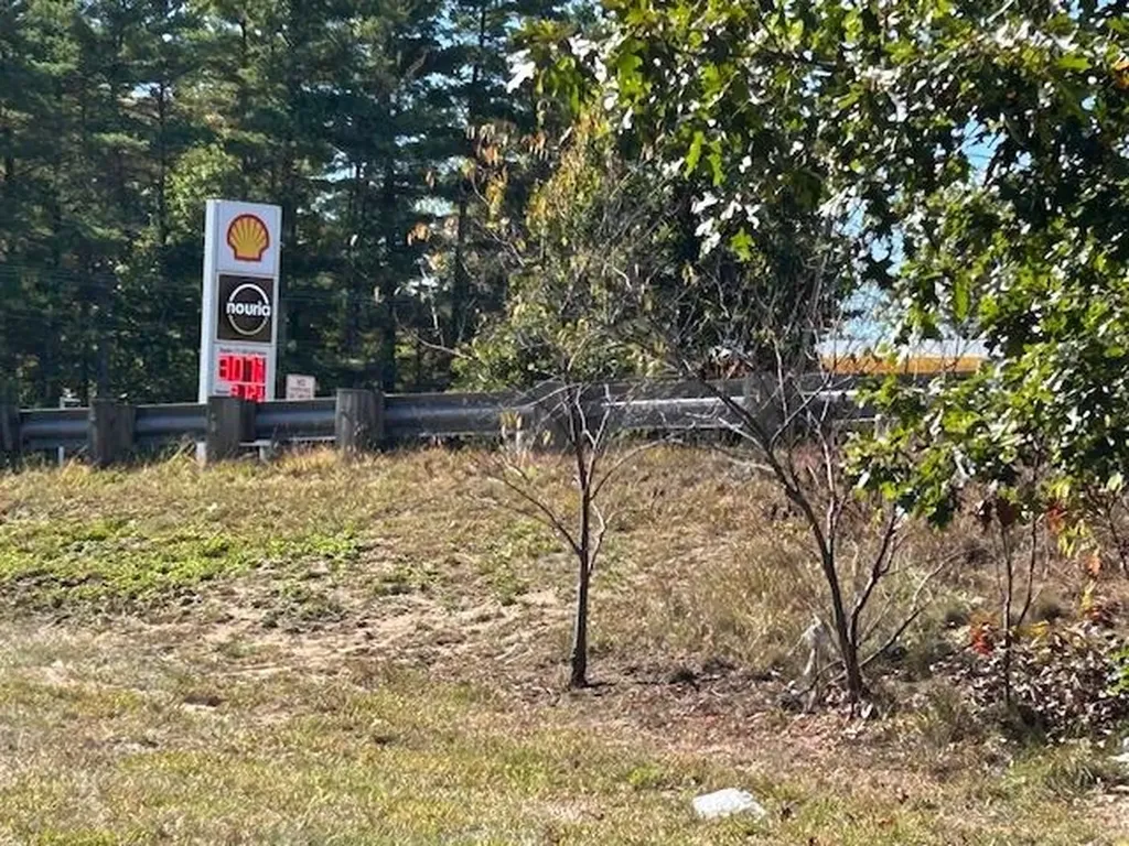 129 Route 125 Highway Kingston NH 03848