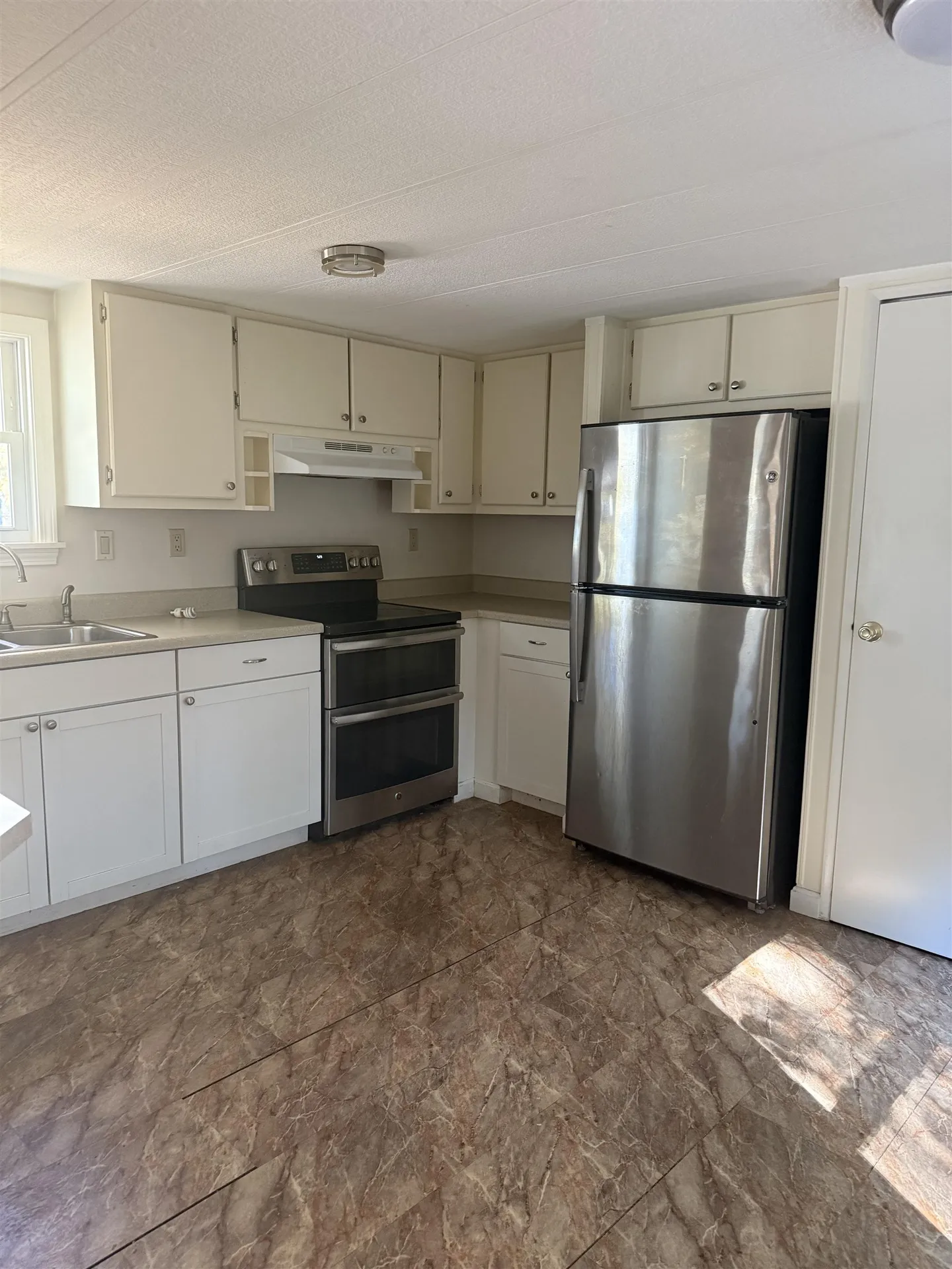 11 Stone Ledge Road North Hampton NH 01062