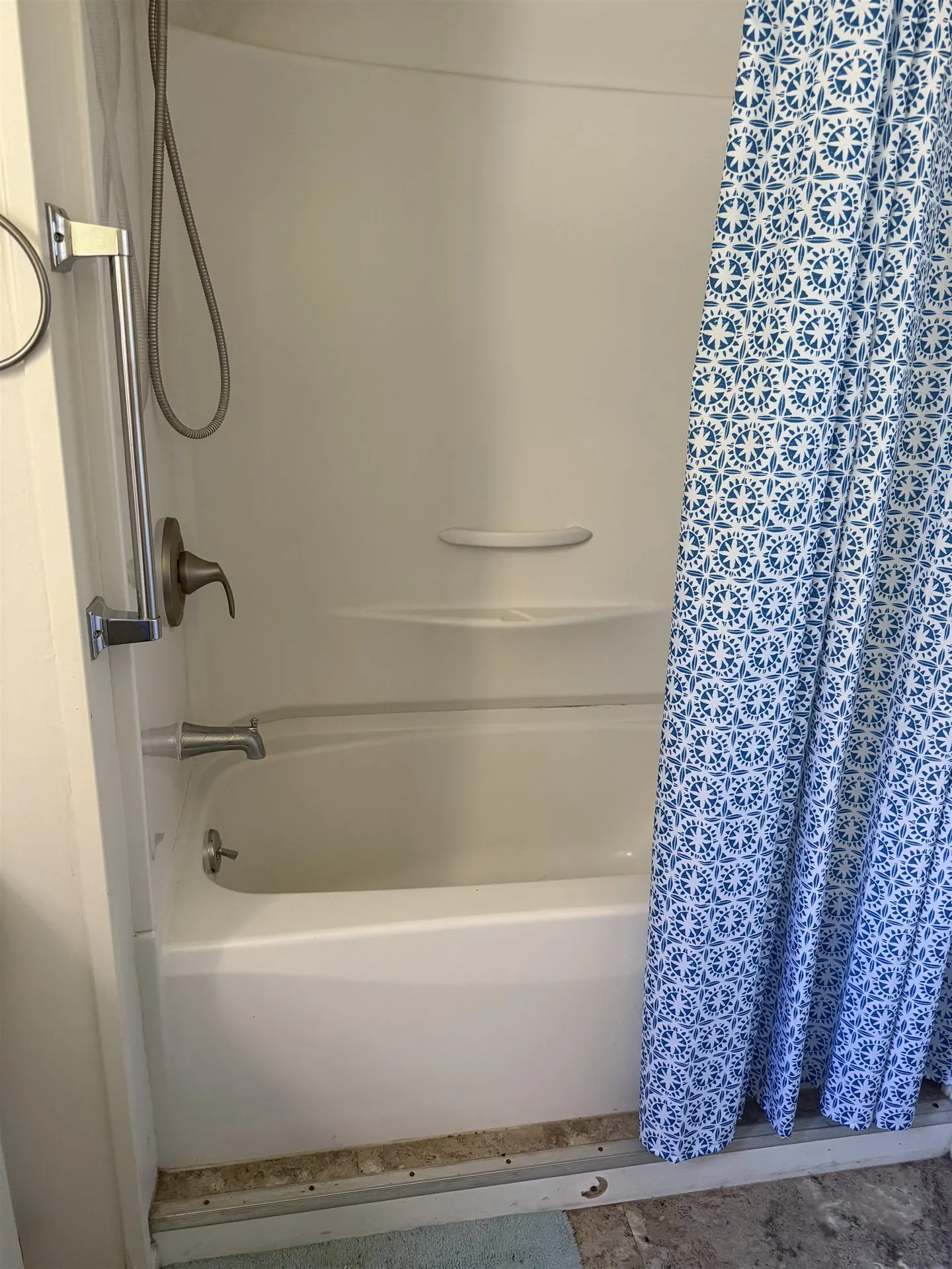 11 Stone Ledge Road North Hampton NH 01062