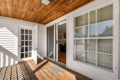 6 On The Common Lyme NH 03768