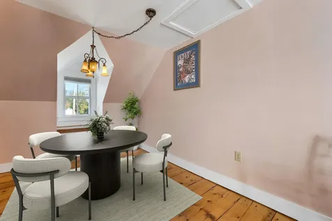 6 On The Common Lyme NH 03768