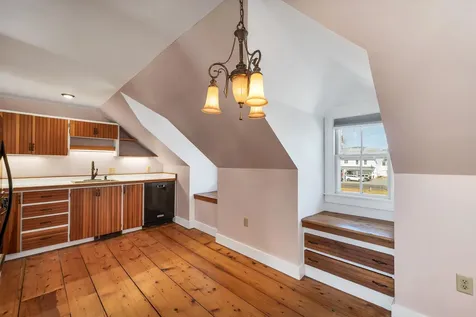 6 On The Common Lyme NH 03768