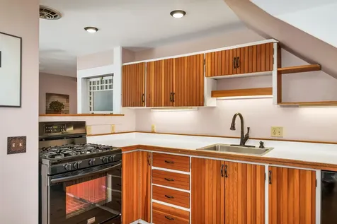 6 On The Common Lyme NH 03768