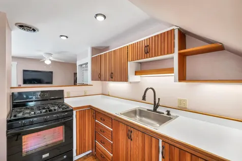 6 On The Common Lyme NH 03768