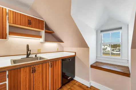 6 On The Common Lyme NH 03768