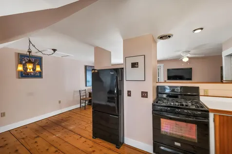 6 On The Common Lyme NH 03768