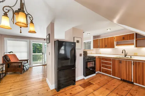 6 On The Common Lyme NH 03768