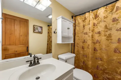 6 On The Common Lyme NH 03768