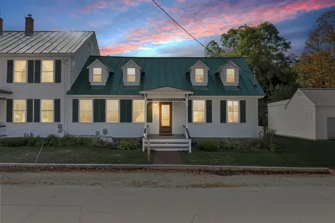 6 On The Common Lyme NH 03768