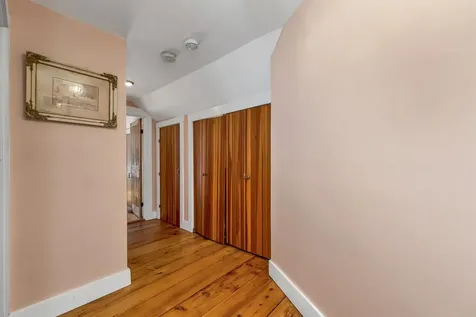 6 On The Common Lyme NH 03768