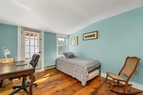 6 On The Common Lyme NH 03768