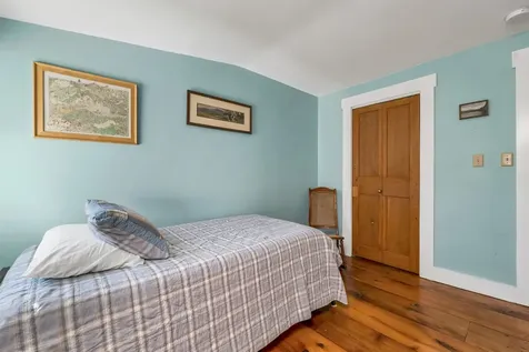 6 On The Common Lyme NH 03768