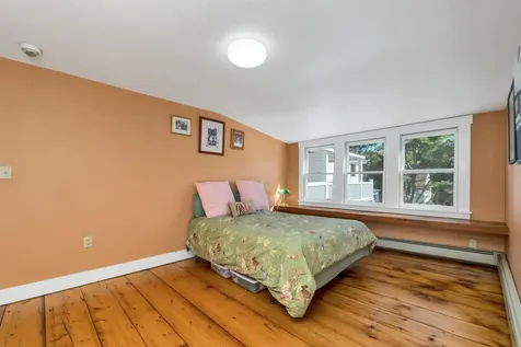 6 On The Common Lyme NH 03768