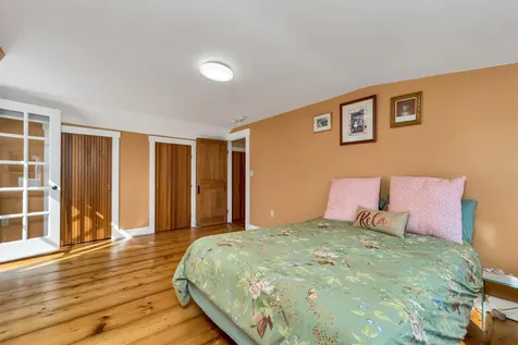 6 On The Common Lyme NH 03768