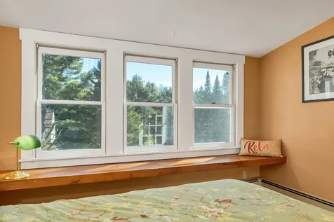 6 On The Common Lyme NH 03768