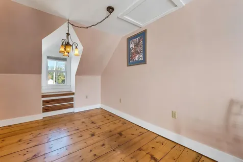 6 On The Common Lyme NH 03768