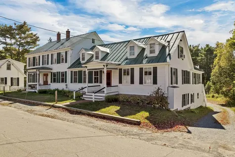 6 On The Common Lyme NH 03768