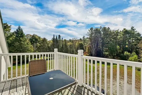 6 On The Common Lyme NH 03768