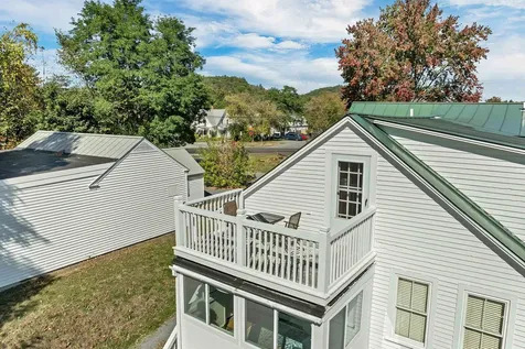 6 On The Common Lyme NH 03768