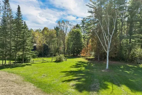 6 On The Common Lyme NH 03768