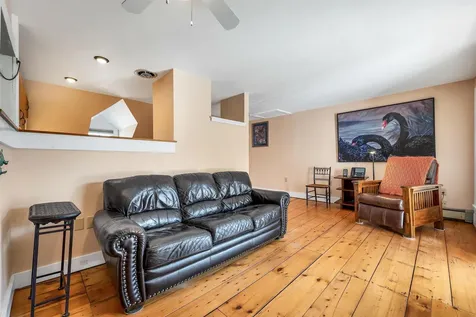 6 On The Common Lyme NH 03768