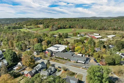 6 On The Common Lyme NH 03768