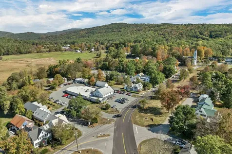 6 On The Common Lyme NH 03768