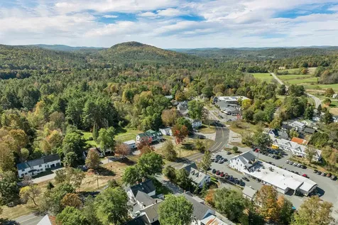 6 On The Common Lyme NH 03768