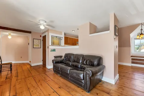 6 On The Common Lyme NH 03768