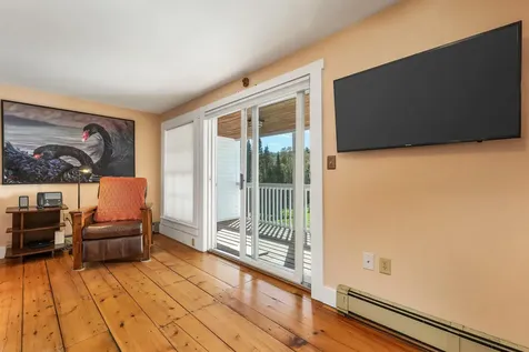 6 On The Common Lyme NH 03768