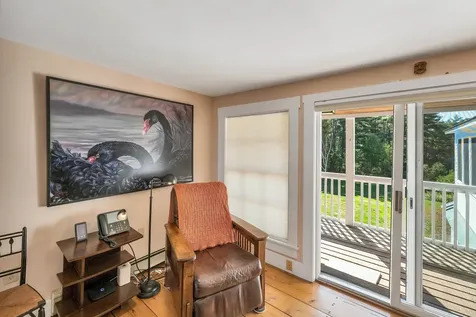 6 On The Common Lyme NH 03768