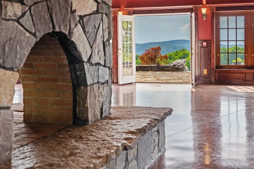 1950 Collins Road Halifax VT 05358