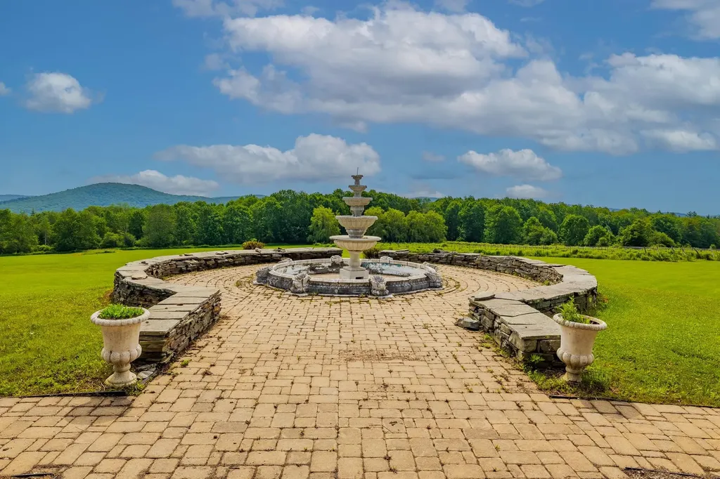 1950 Collins Road Halifax VT 05358