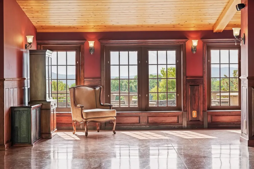 1950 Collins Road Halifax VT 05358