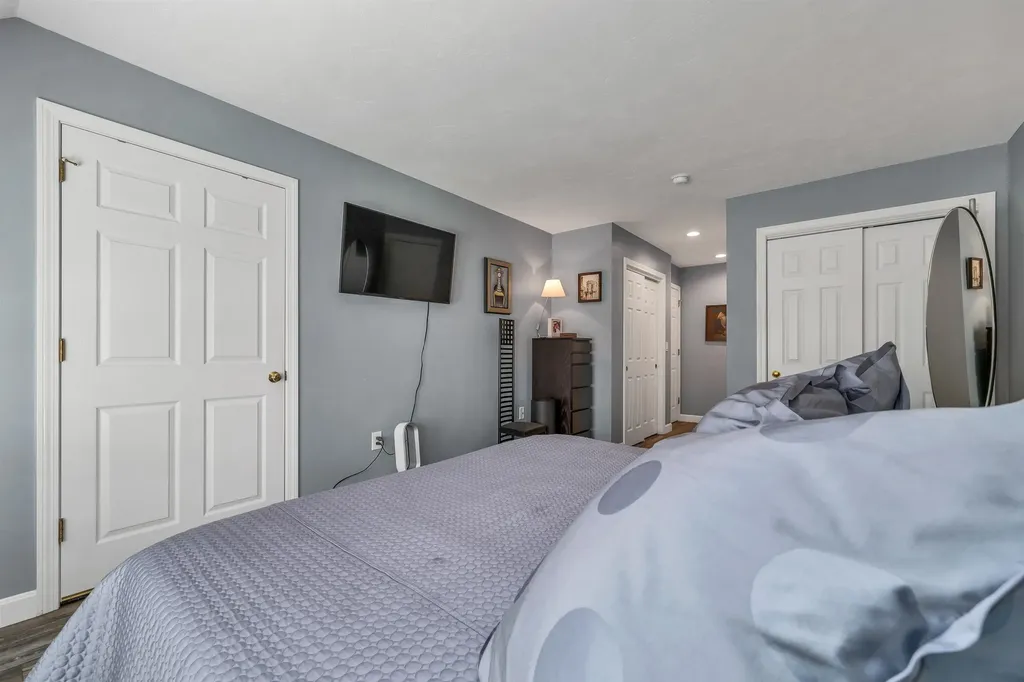 84 Hawthorne Village Road Nashua NH 03062