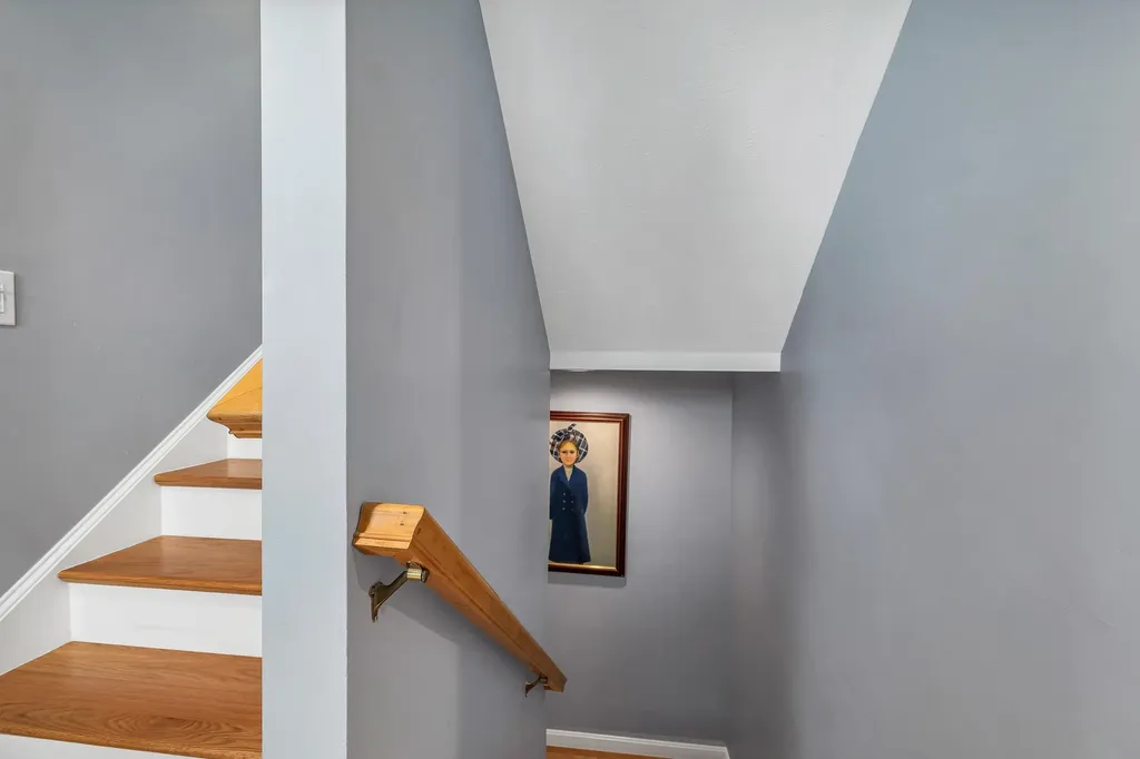 84 Hawthorne Village Road Nashua NH 03062