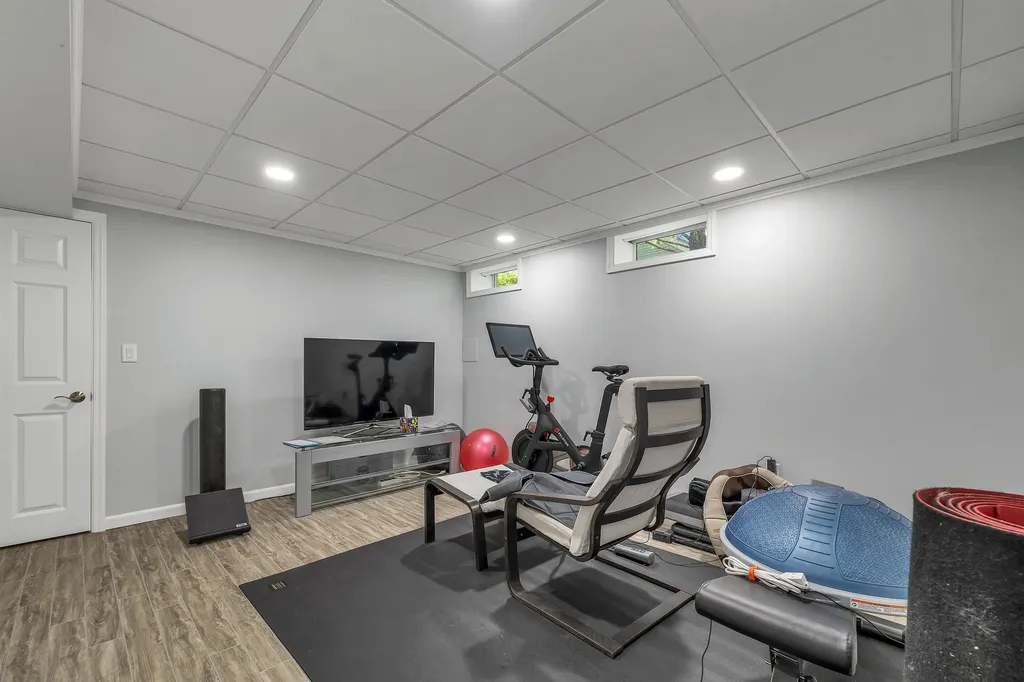 84 Hawthorne Village Road Nashua NH 03062