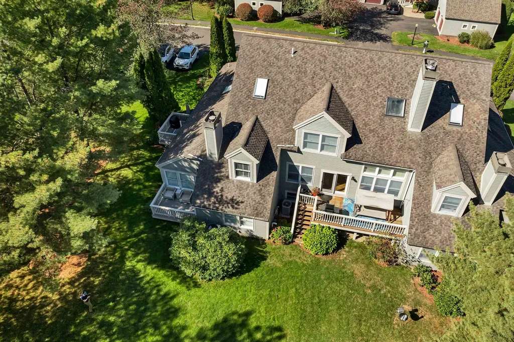 84 Hawthorne Village Road Nashua NH 03062