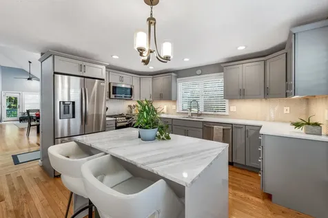 84 Hawthorne Village Road Nashua NH 03062