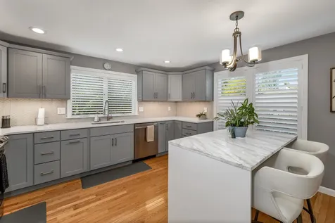 84 Hawthorne Village Road Nashua NH 03062