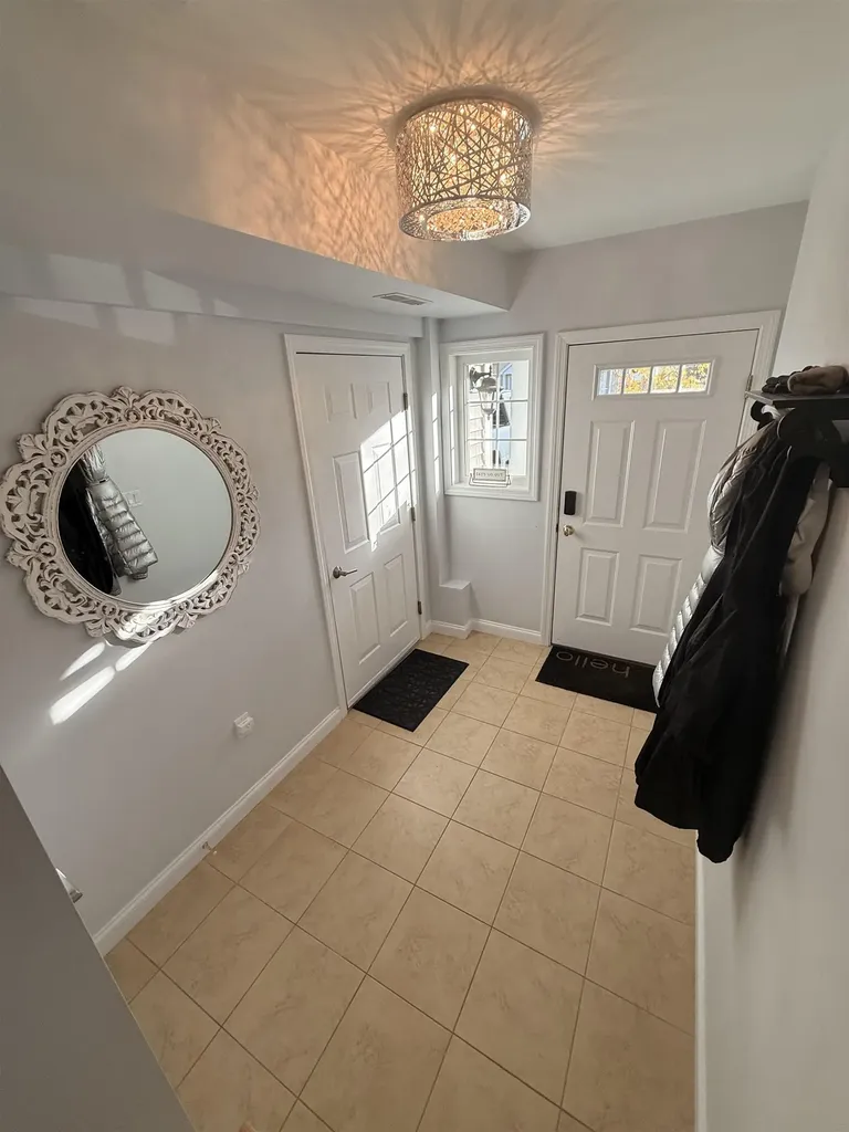 61 Woodview Way Manchester NH 03102