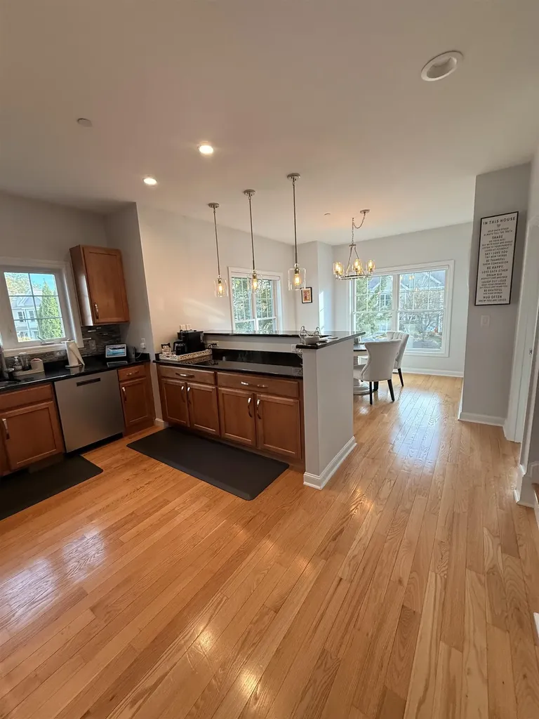 61 Woodview Way Manchester NH 03102