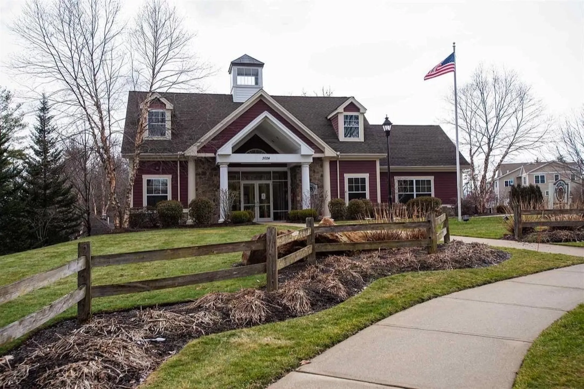 61 Woodview Way Manchester NH 03102