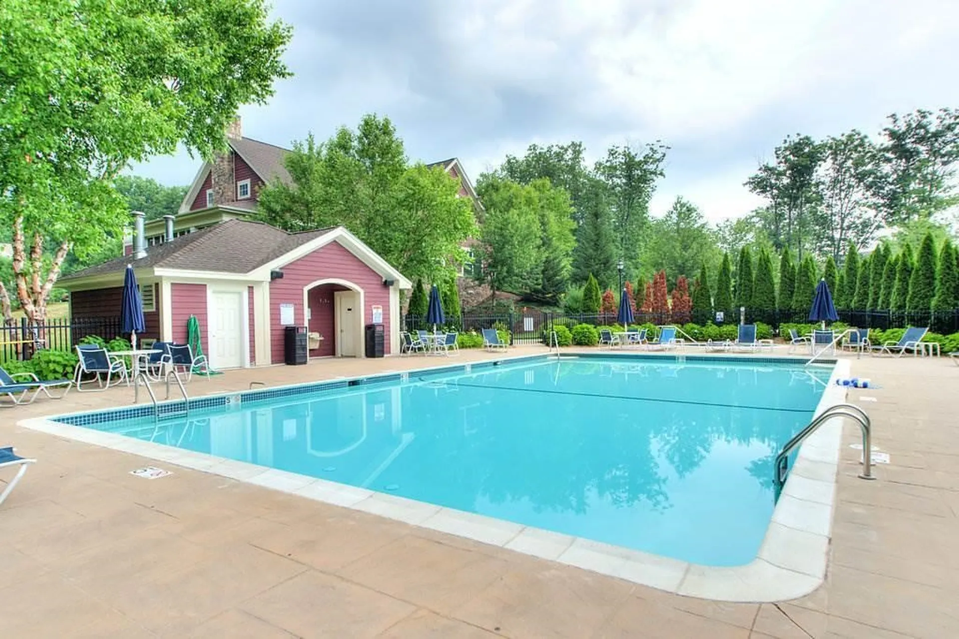 61 Woodview Way Manchester NH 03102