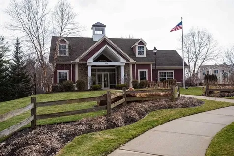 61 Woodview Way Manchester NH 03102