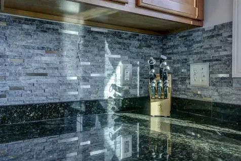 61 Woodview Way Manchester NH 03102