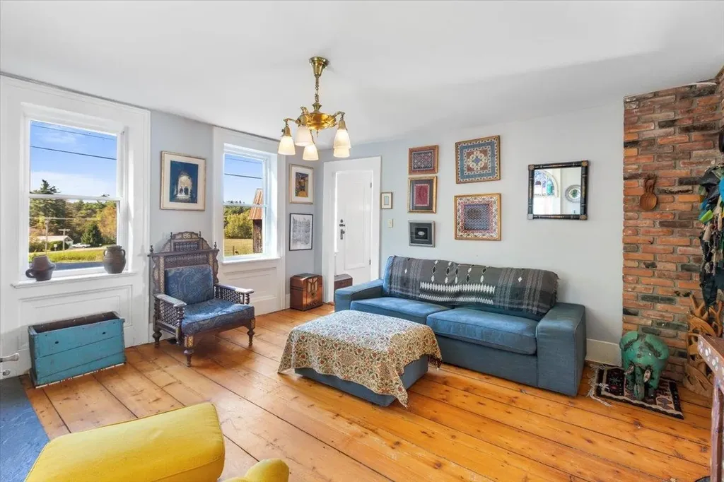 21 County Road Pownal VT 05261